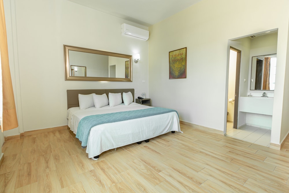 Hotel Plaza Del Arco Express 36/65