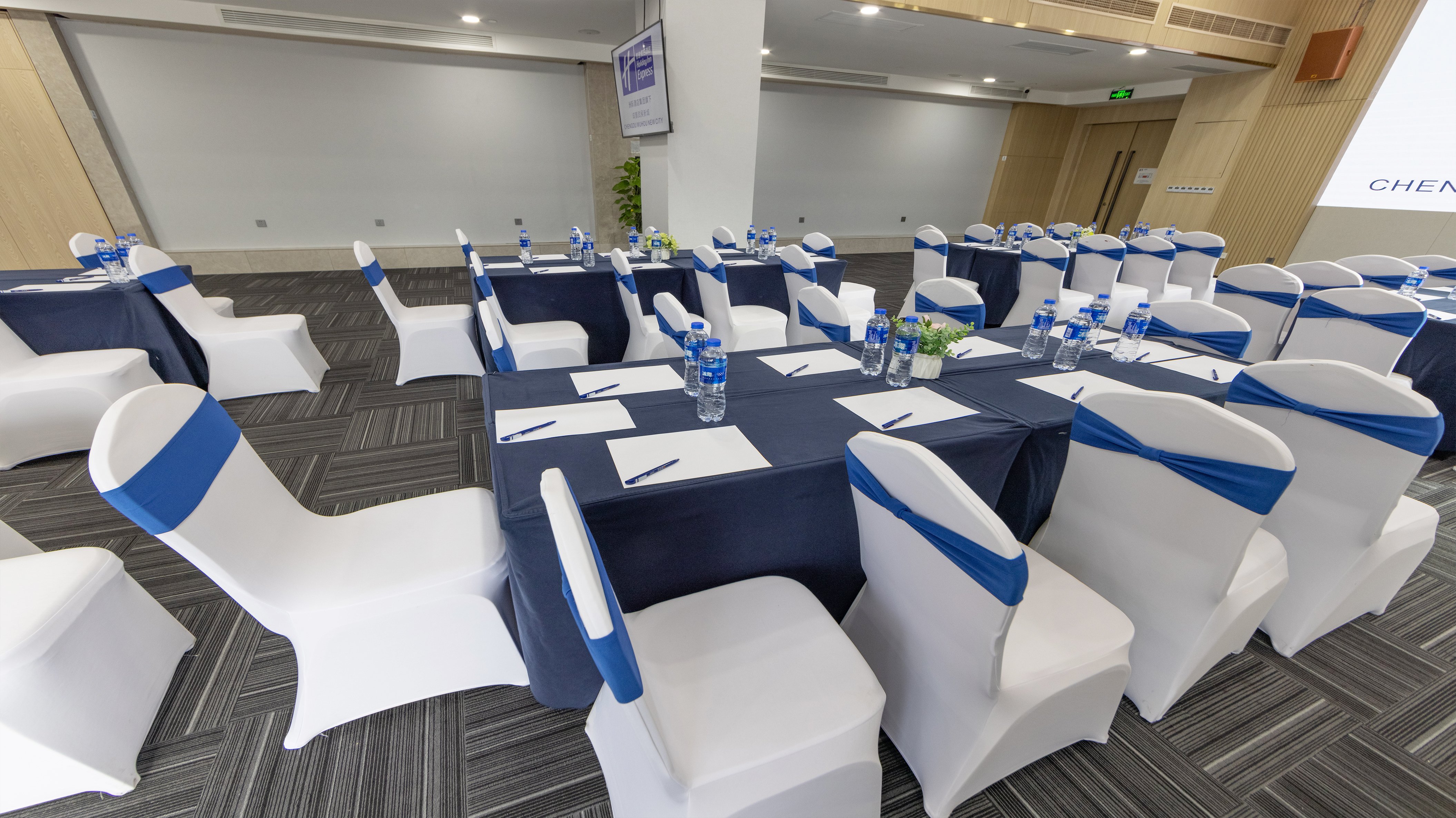Holiday Inn Express Chengdu Wuhou New City 45/50