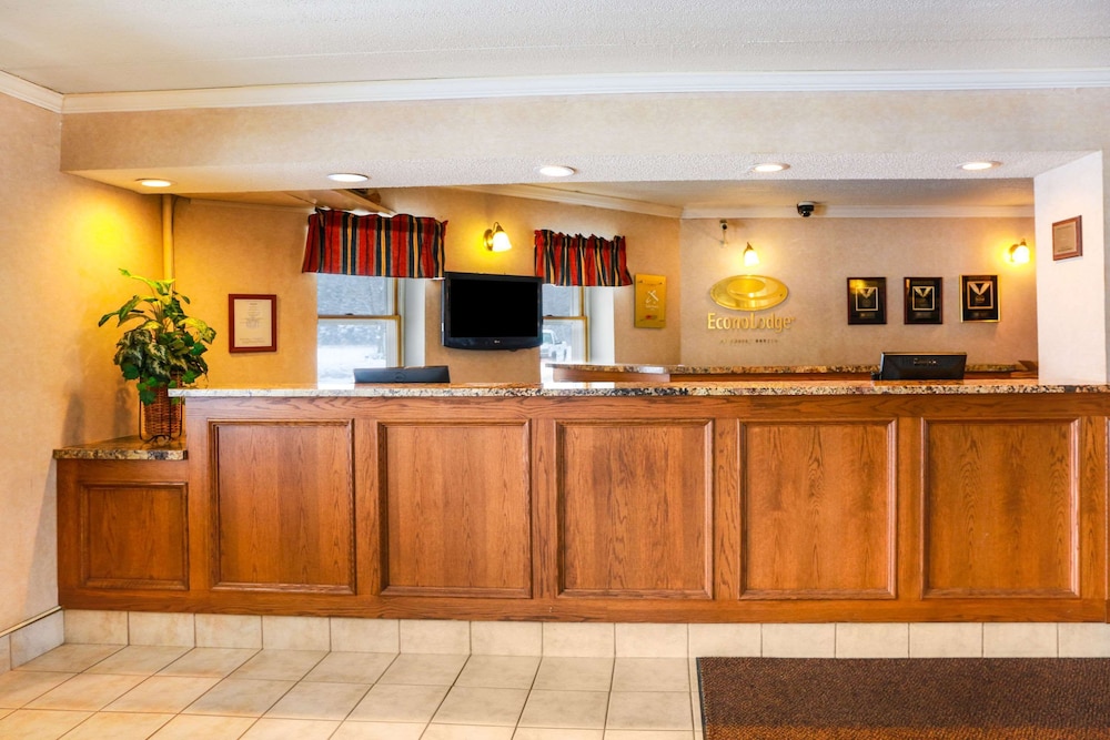 Econo Lodge Darien Lakes 5/46
