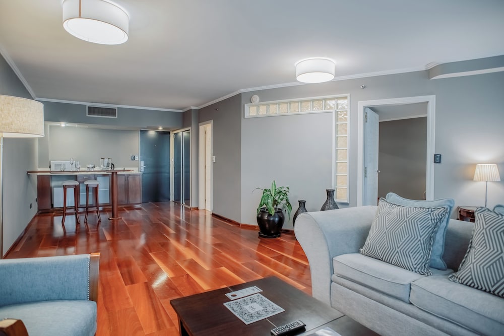 Plaza Real Suites Hotel 43/59