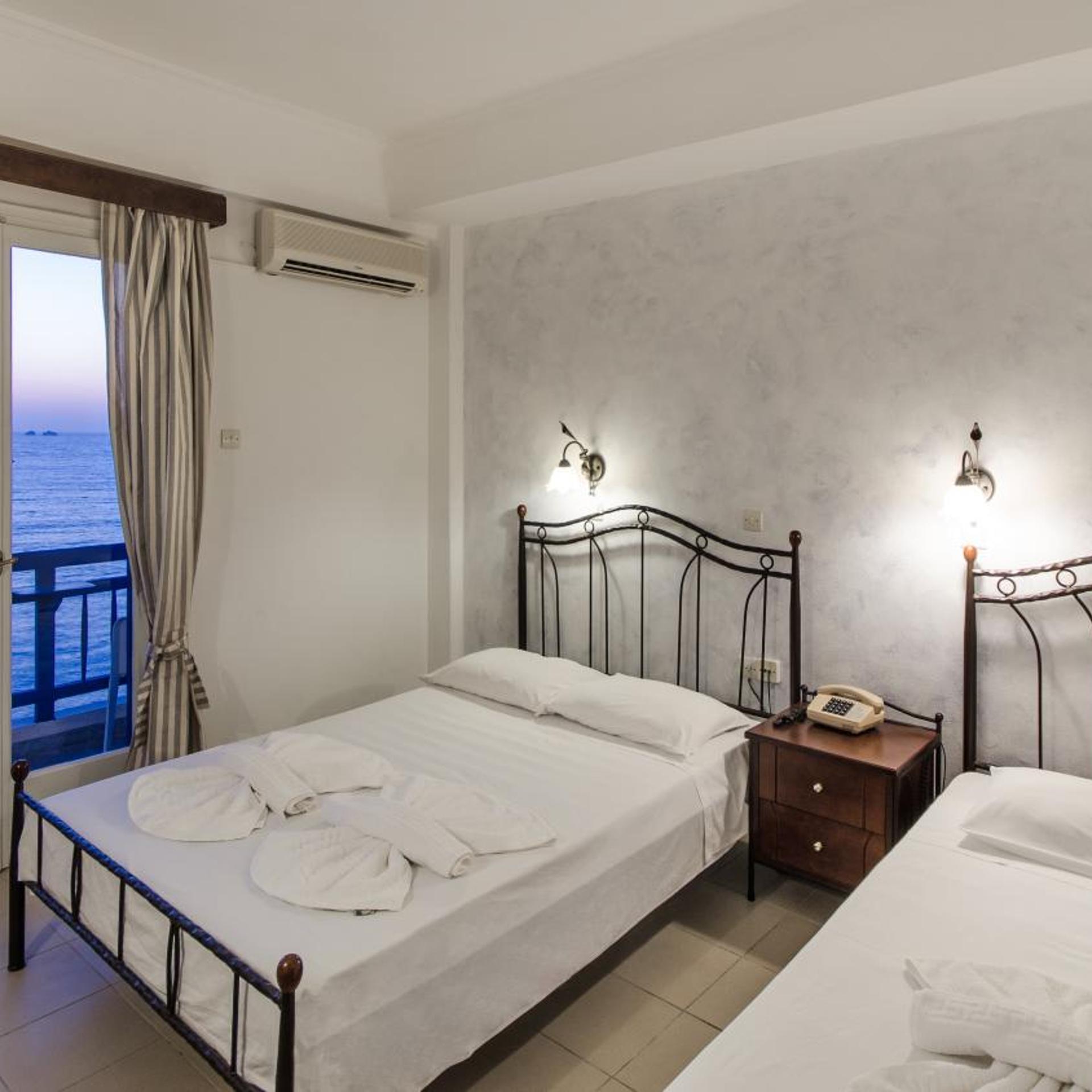 غرفة قياسية بسرير مزدوج أو سريرين منفصلين بإطلالة على البحر، Nikolas Hotel 2/9