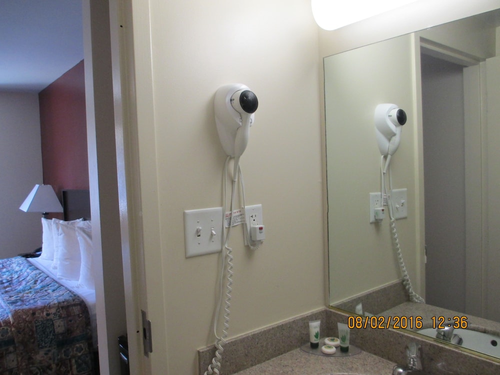 Regal Inn Chicago O Hare Airport 56/58