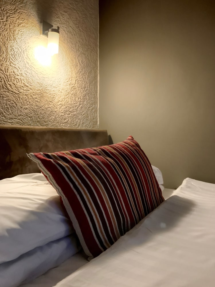 Glenlossie Guest House 17/35