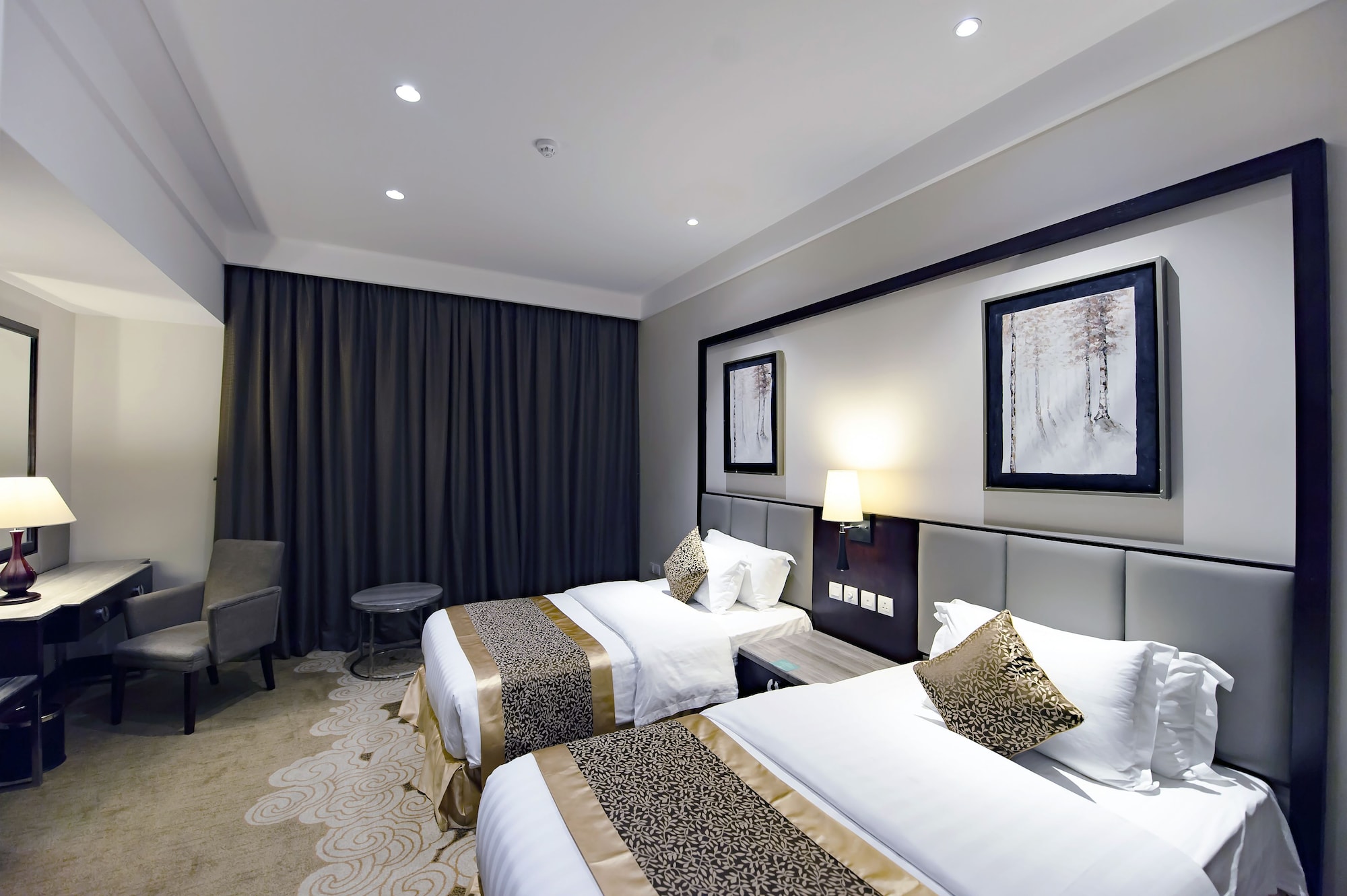 3 BEDROOMS, SUITE