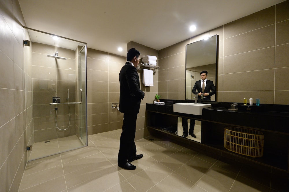 Grand Alora Hotel 4/49