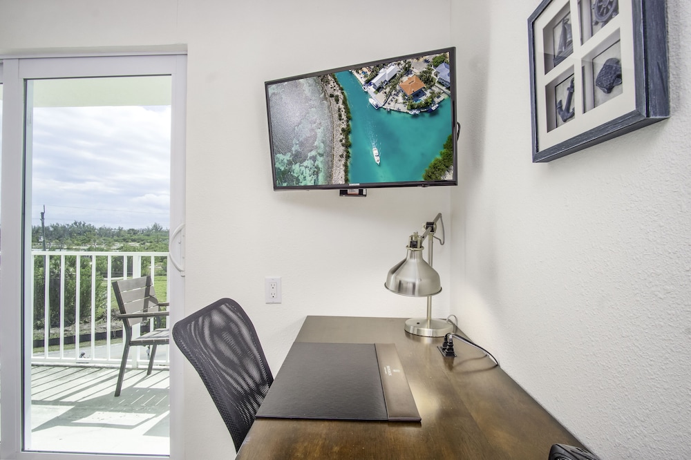 Skipjack Resort Marina 58/70