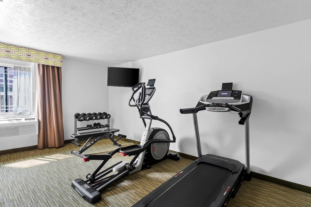 Suburban Studios Coraopolis, PA 22/42