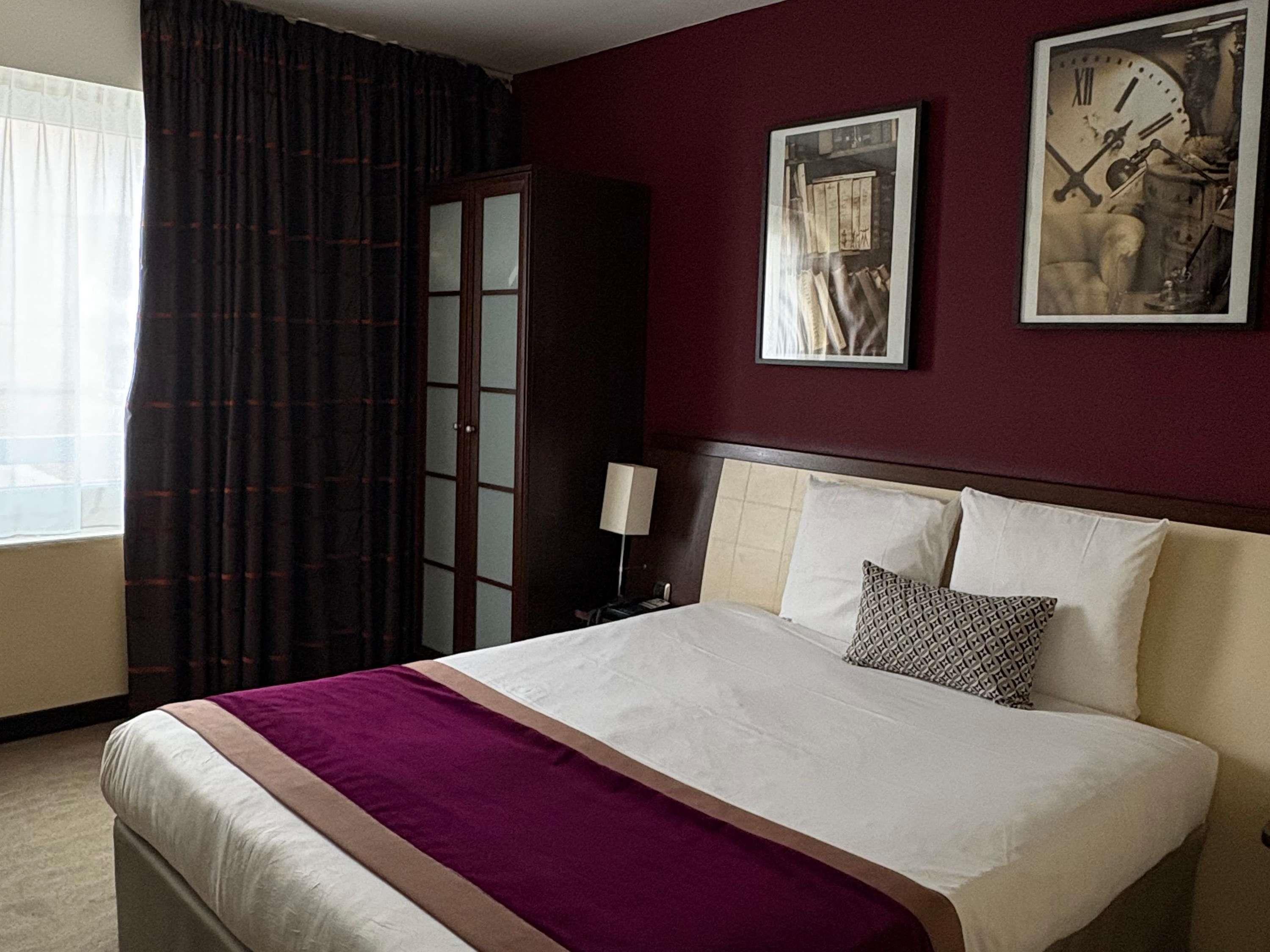 CONNECTING, FAMILY SUITE