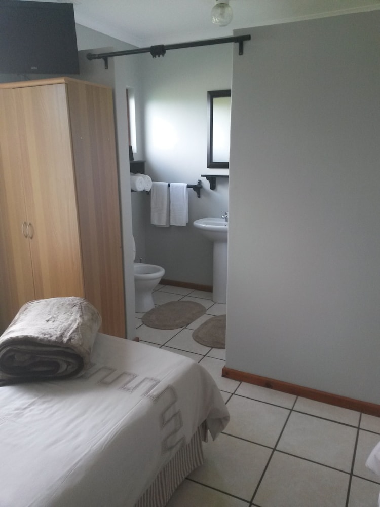 African Sun Guest House 10/36