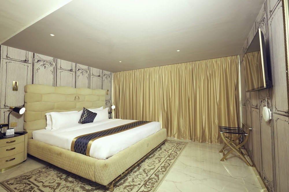 Number One Oxford Street Hotel & Suites 8/51