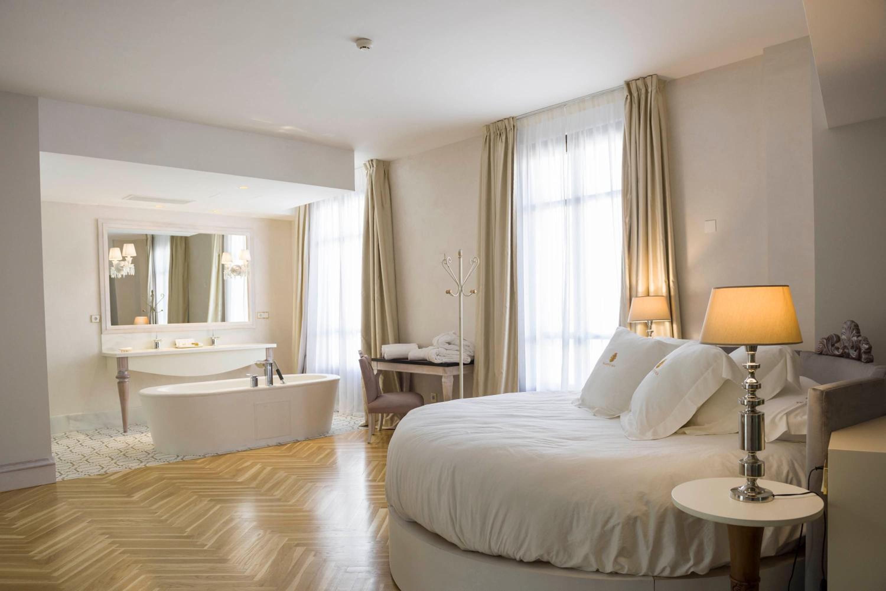 جناح جونيور عائلي، Palacio De Ubeda 4/8