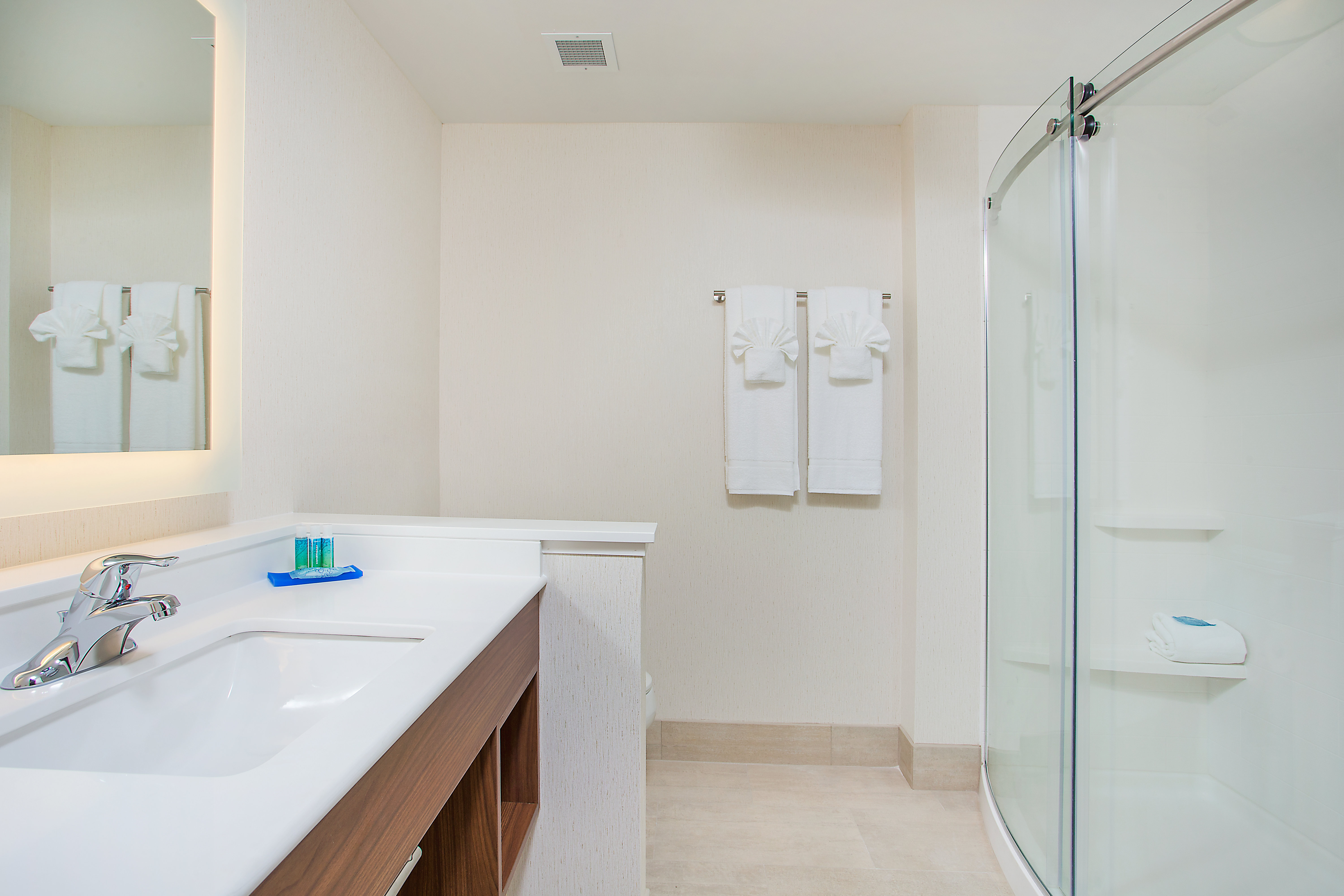Holiday Inn Express Suites Covington 61/63