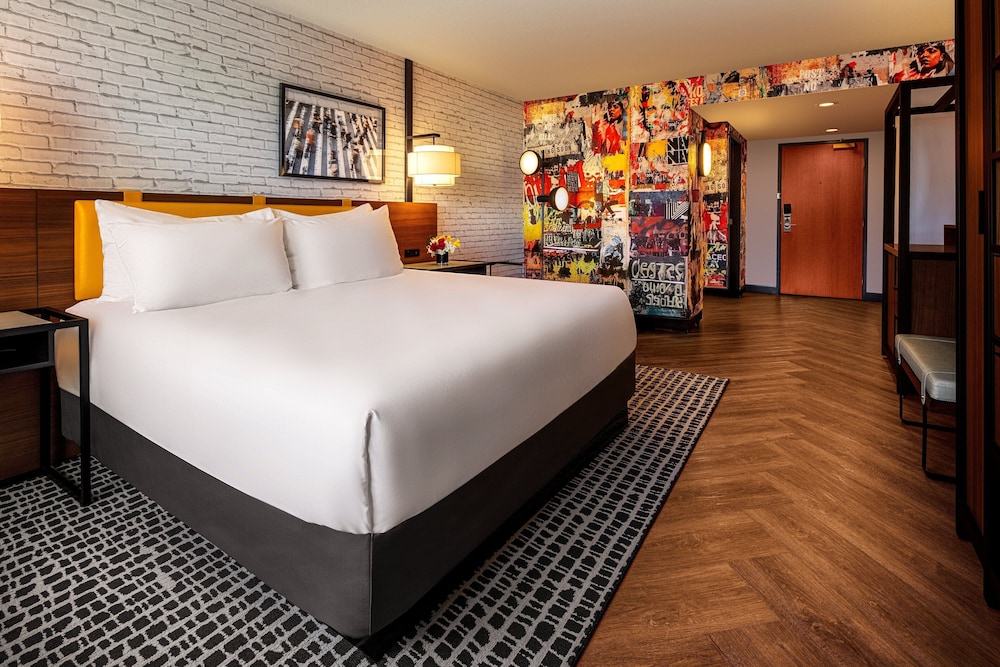 SOHO, PREMIER, KING BED