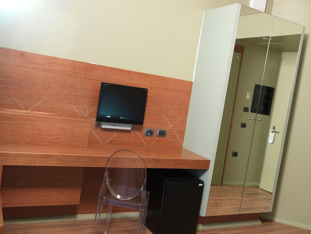 Empoli Hotel 37/42