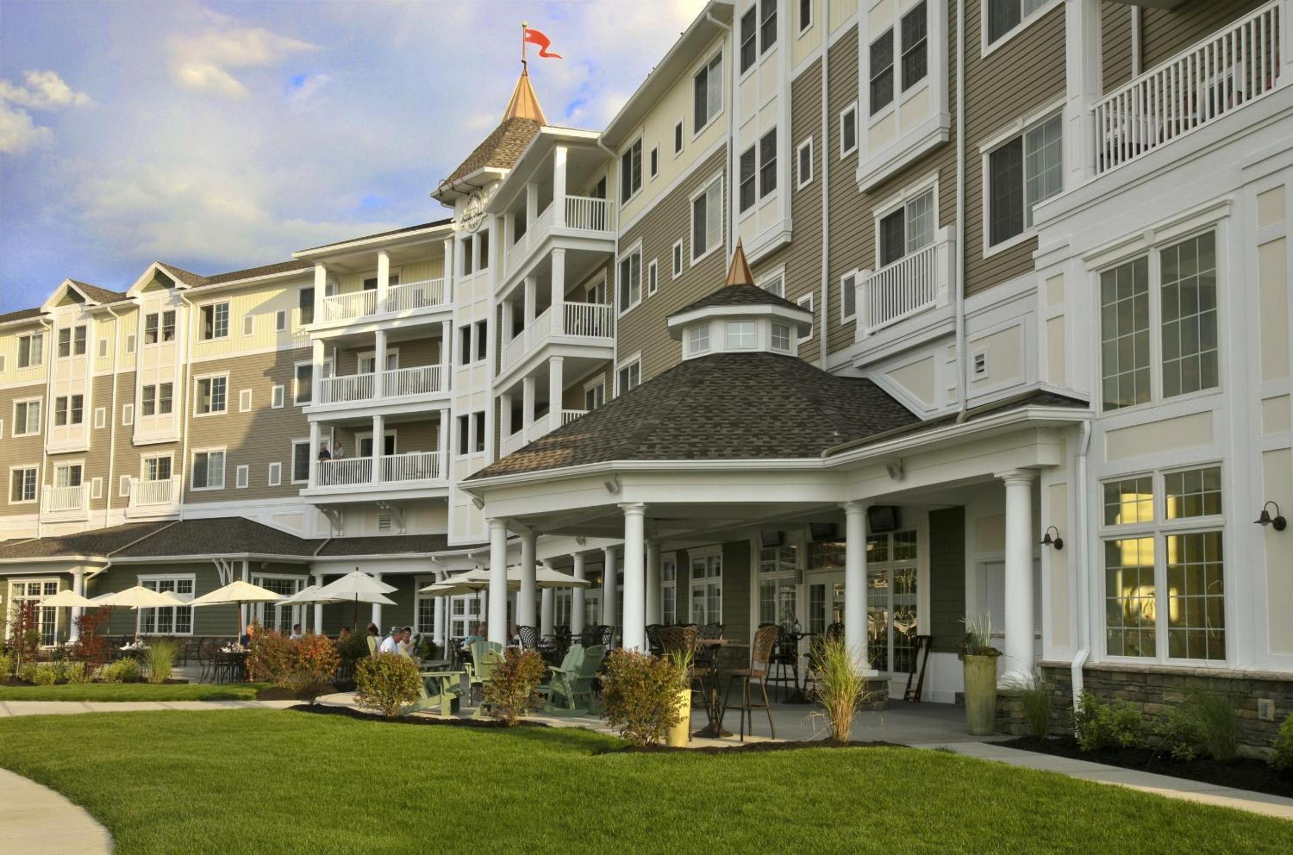 Watkins Glen Harbor Hotel 27/34