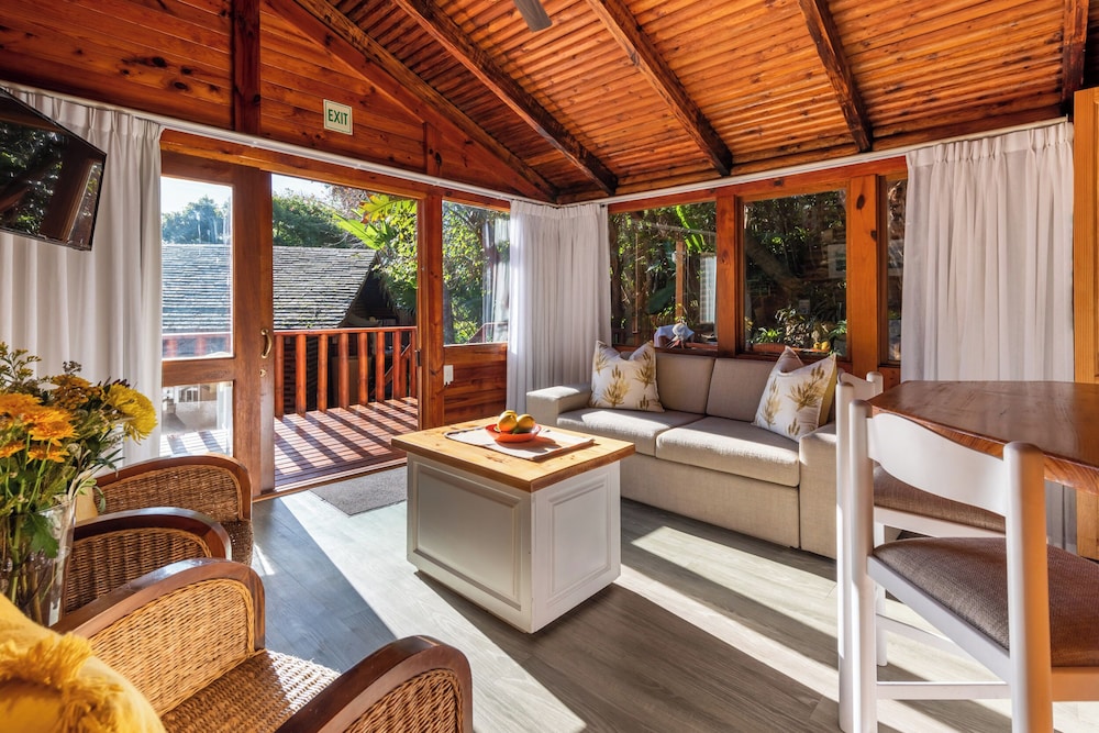Under Milkwood Resort 27/49