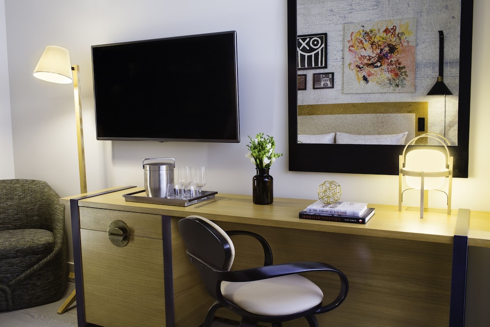 50 Bowery Hotel 53/60