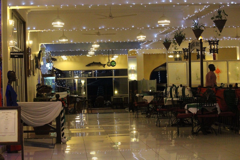 Sai Rock Beach Hotel & Spa 11/19
