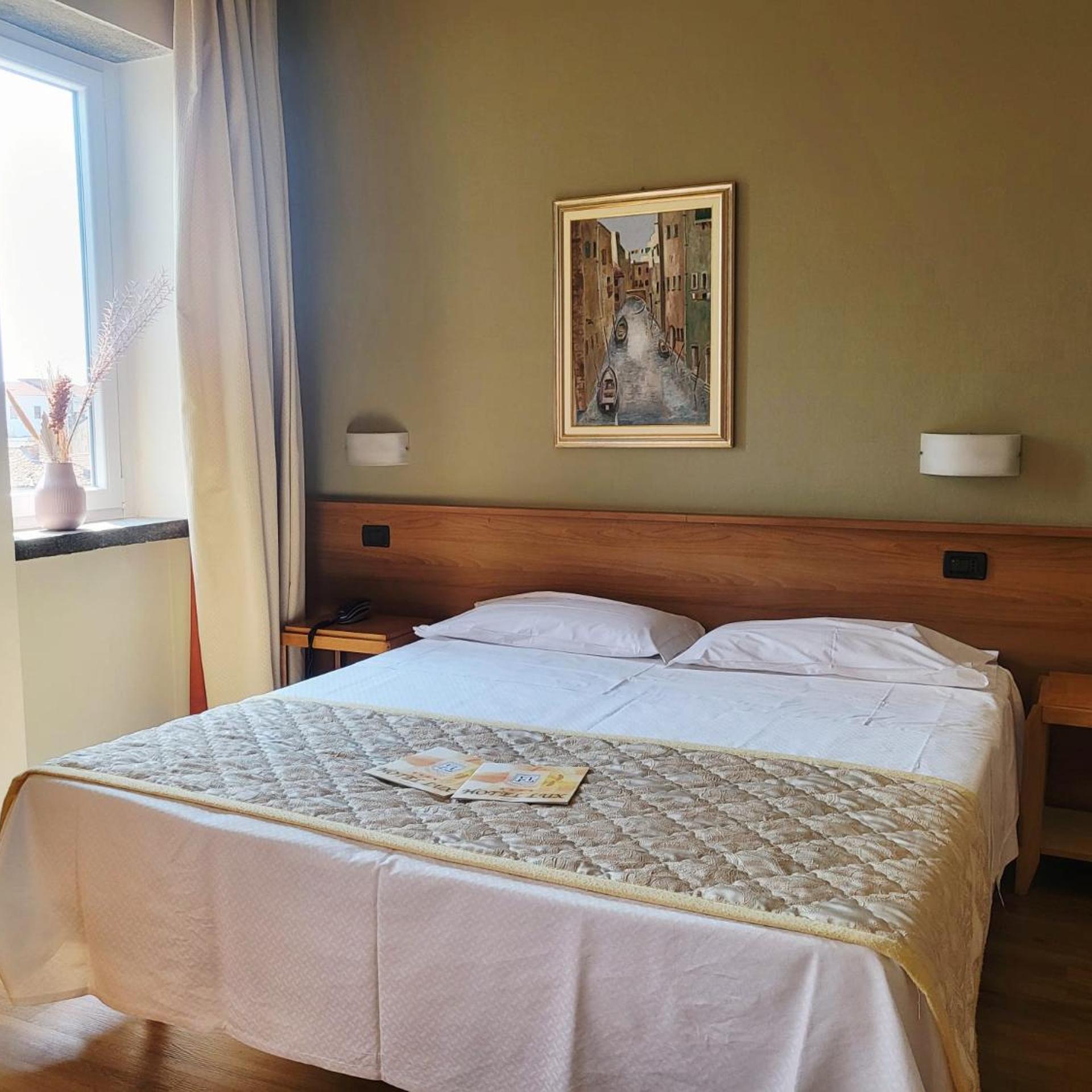 Superior, Double Bed, Hotel Lux 8/10