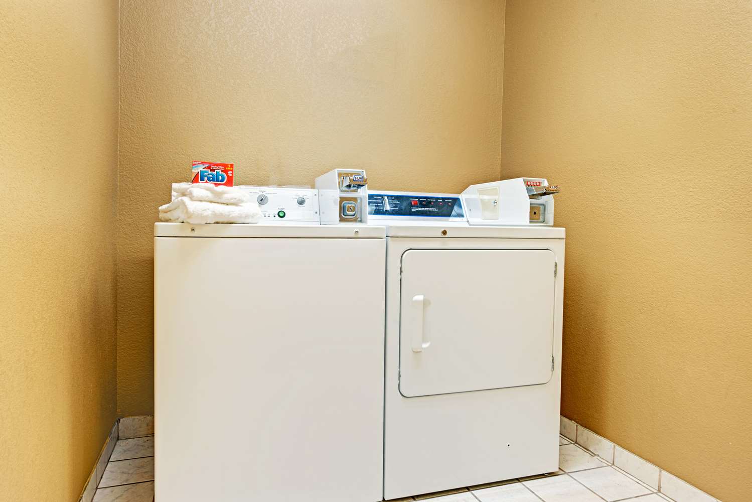 Surestay Plus Hotel By Best Western San Antonio North 281 N 24/28