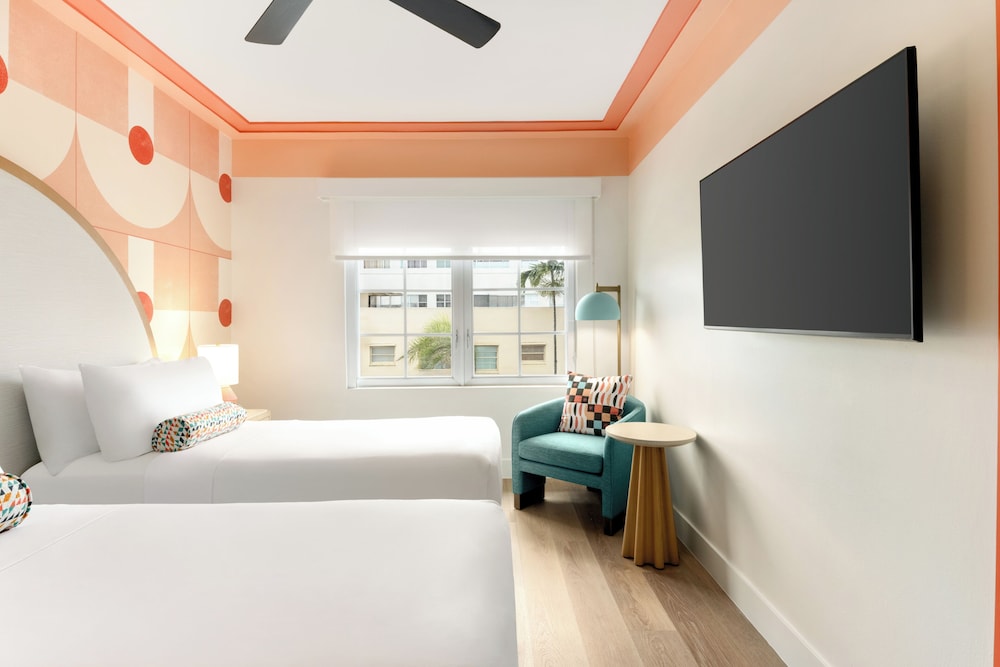 ROOM, TWIN BEDS