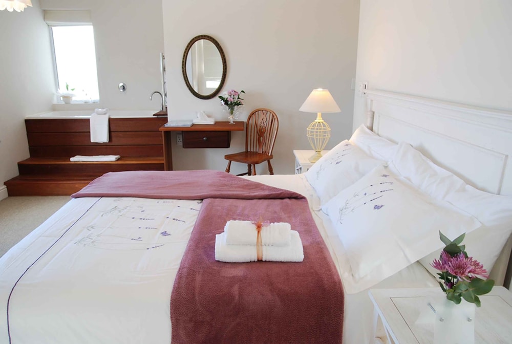 Coral, Luxury, Queen Bed