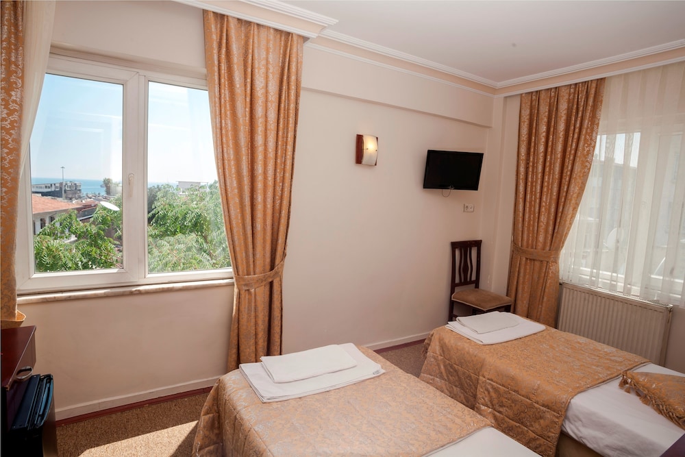Grand Liza Hotel 16/49