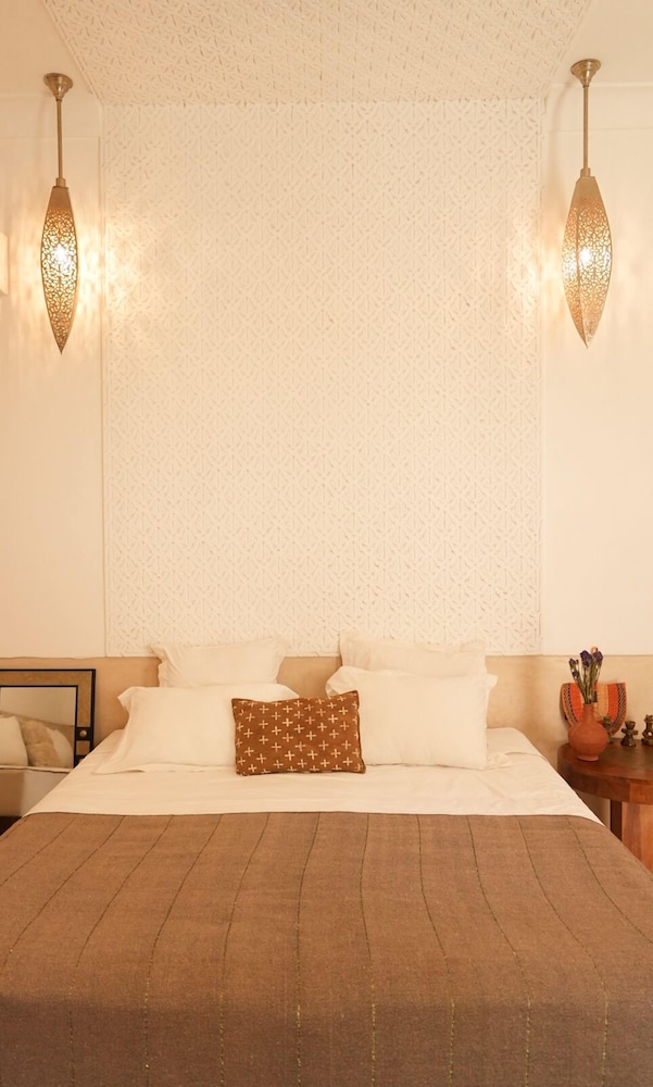 Riad Tahili 10/50