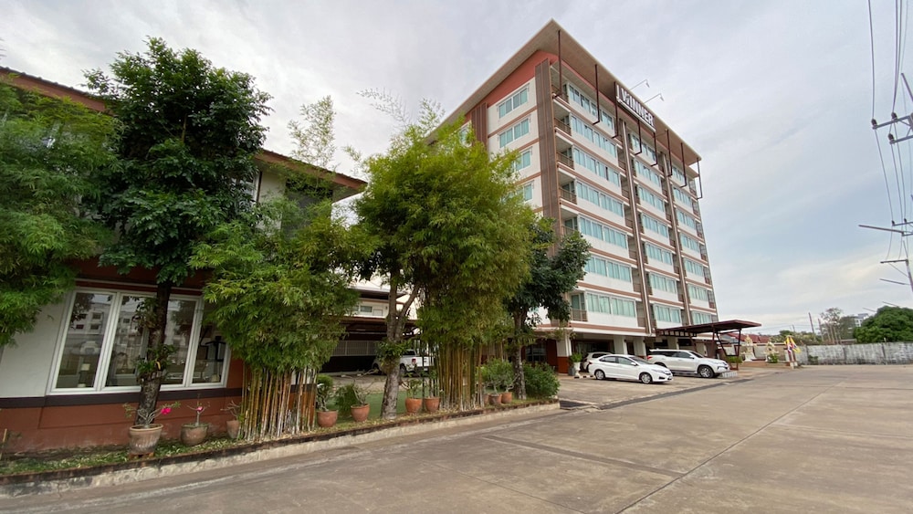 Winner Prachinburi & Serviced Apartment 40/48