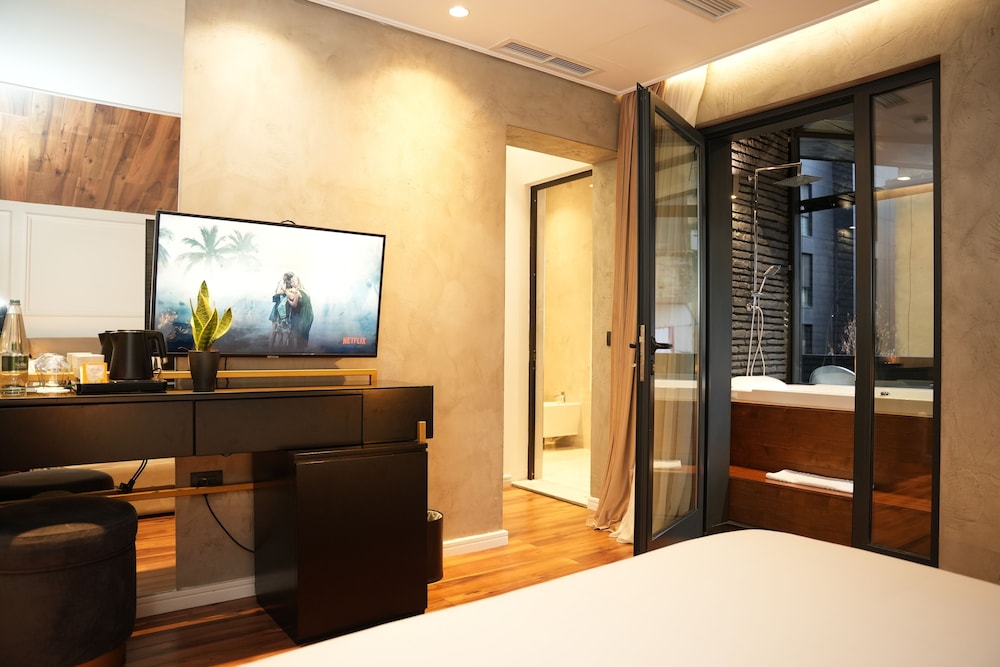 La Suite Boutique Hotel 51/58