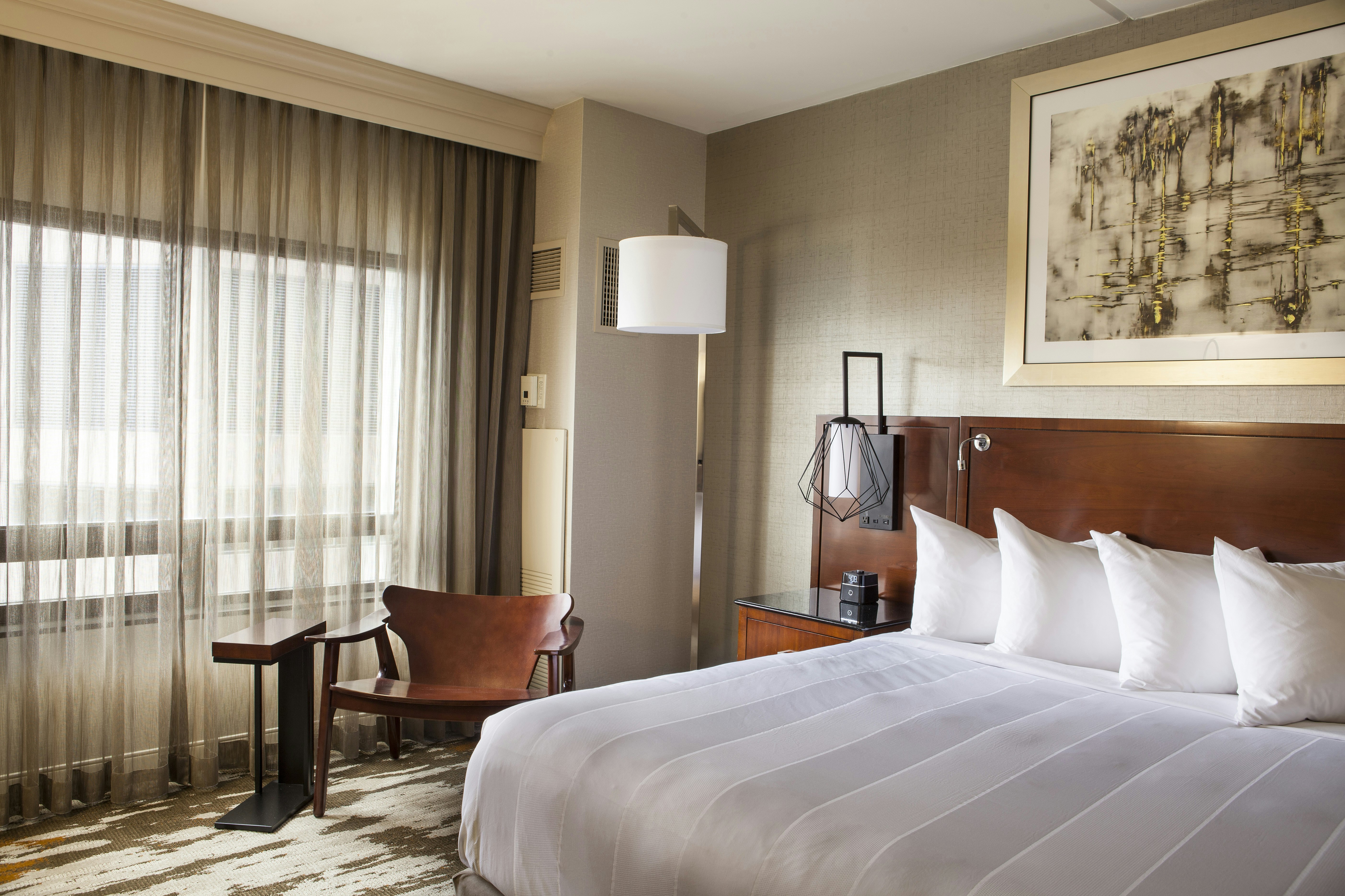 GUEST ROOM, KING BED