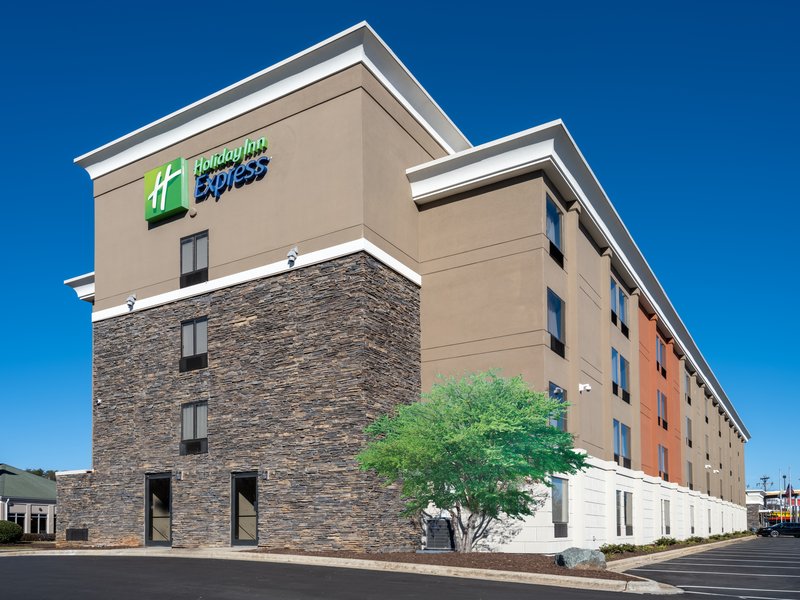 Holiday Inn Express & Suites Greensboro - (I-40 @ Wendover) 8/48