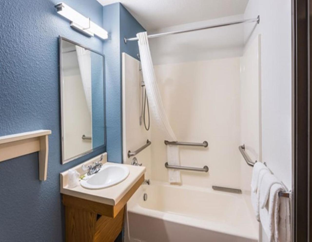 Room, 2 Queen Beds, Accessible, WoodSpring Suites Round Rock - Austin North 7/10