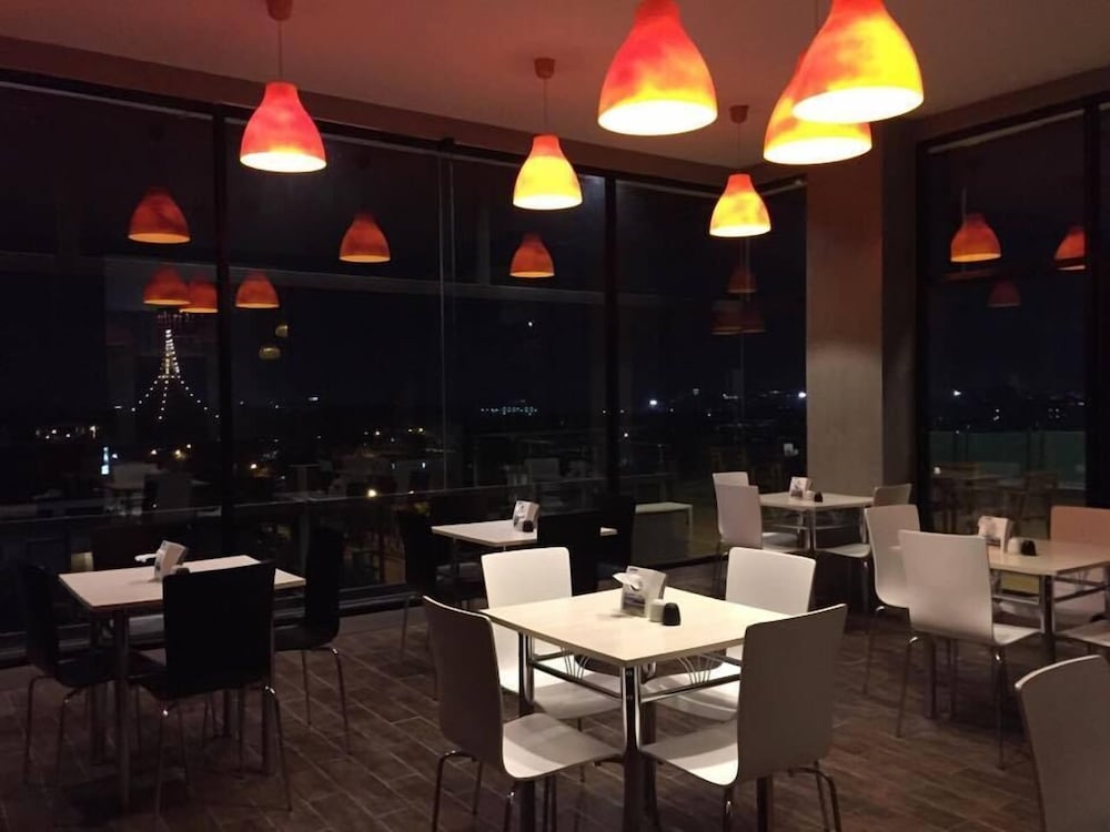 Ingtara Hotel 33/43