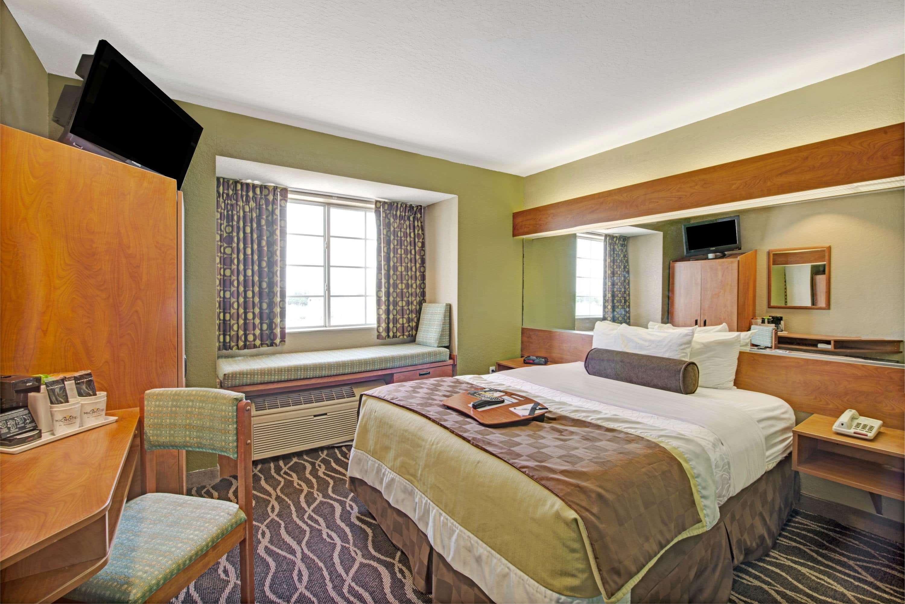 Room, Queen Bed