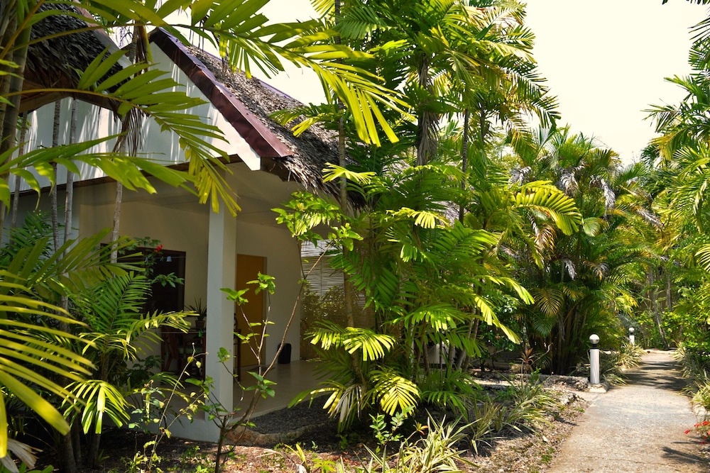 Marcosas Cottages Resort 5/68