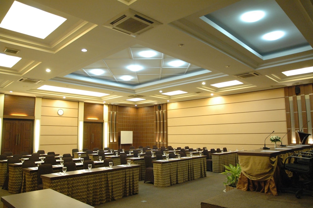 Riyadi Palace Hotel 45/61