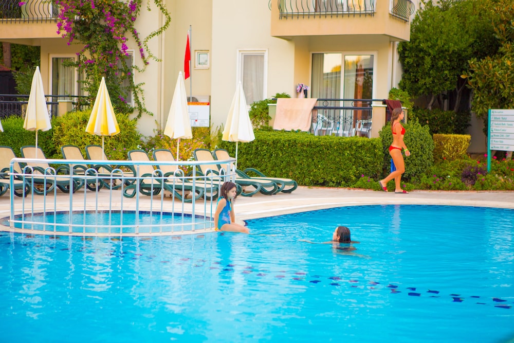 Gardenia Beach Hotel 25/28