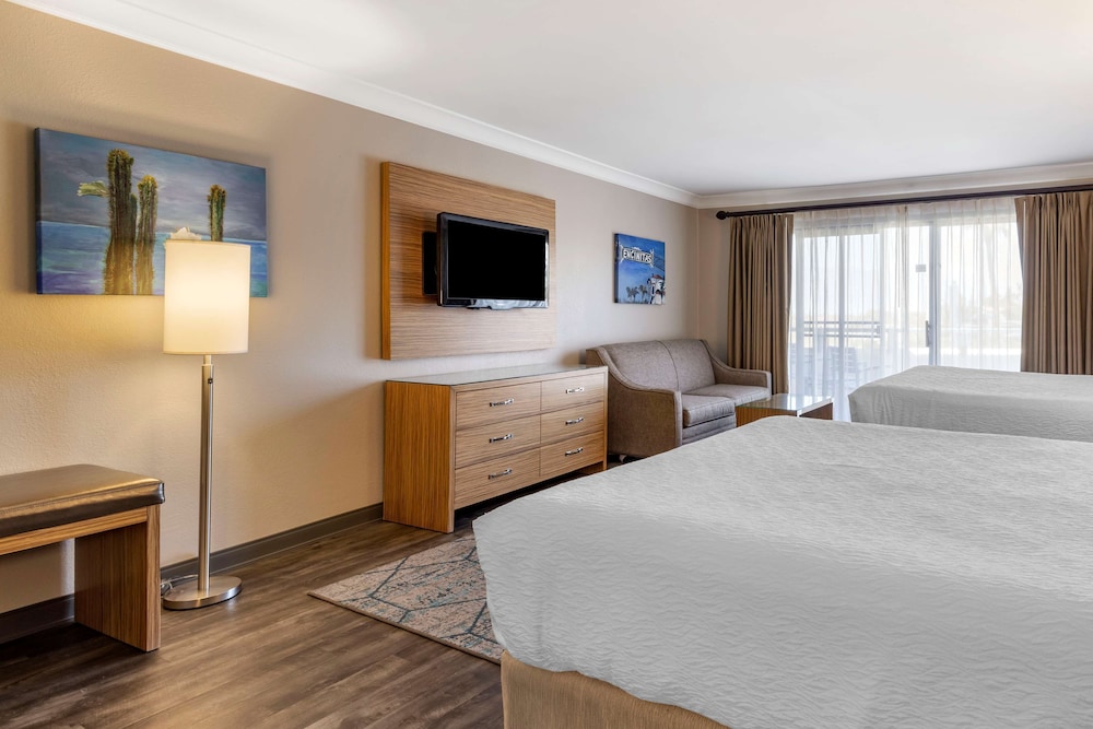 The Encinitan Hotel & Suites 16/35