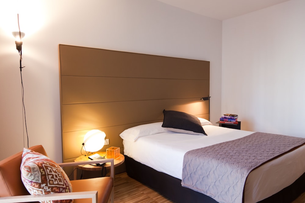 Alexandra Barcelona Hotel Curio Collection By Hilton 15/90