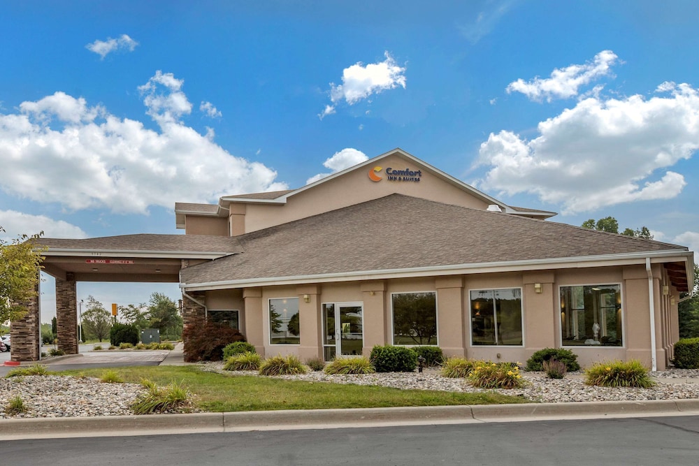 Comfort Inn Suites Dimondale Lansing 1/35