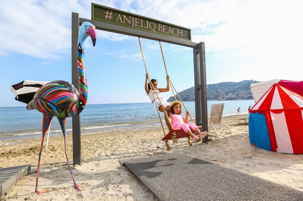 Anjeliq House Hotel 46/60
