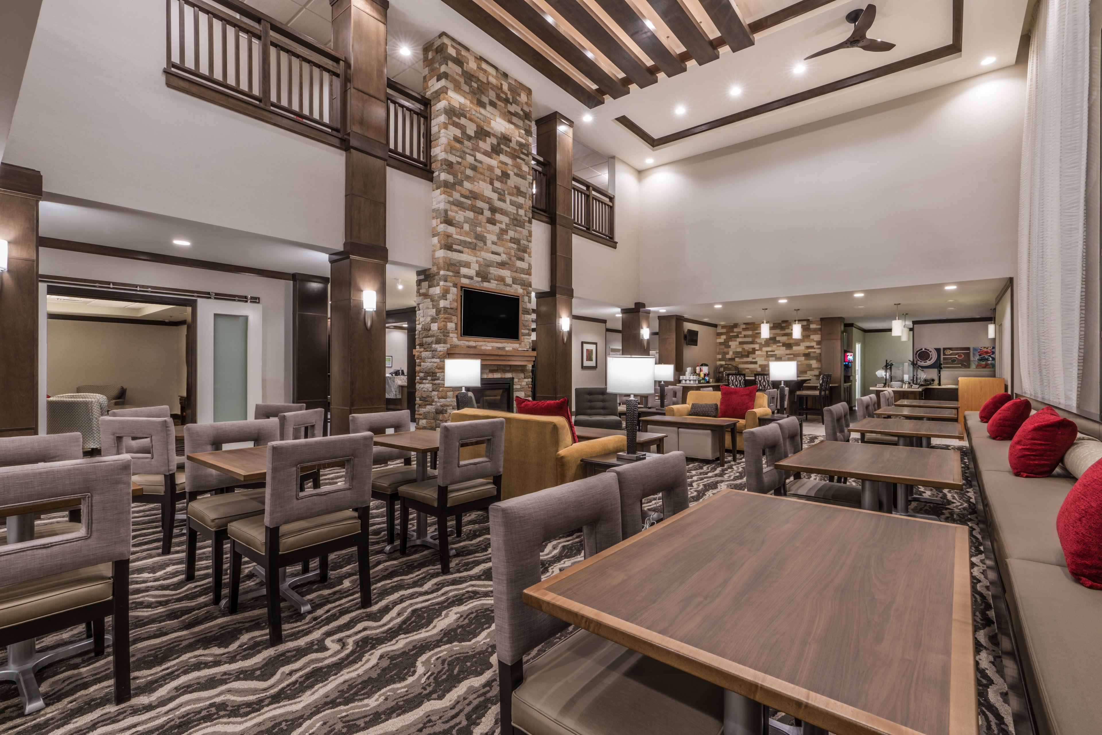 Staybridge Suites Anchorage 60/76