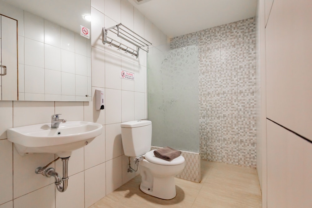 RedDoorz Premium Near Bandung Station 7/63