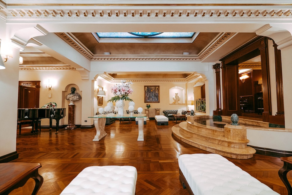 River Palace Hotel 31/43