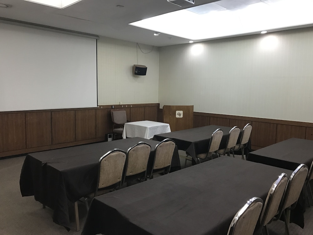 Ocean View Hotel 42/46