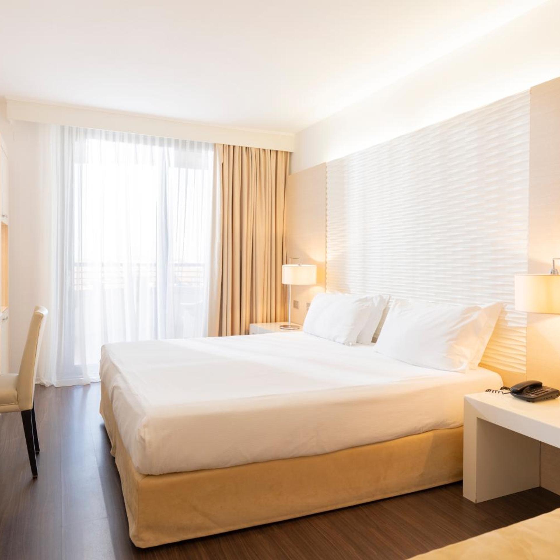 Superior, Double Bed, Lateral Side Sea View
