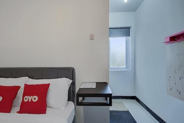 OYO 3198 Sukomanunggal Inn 14/49