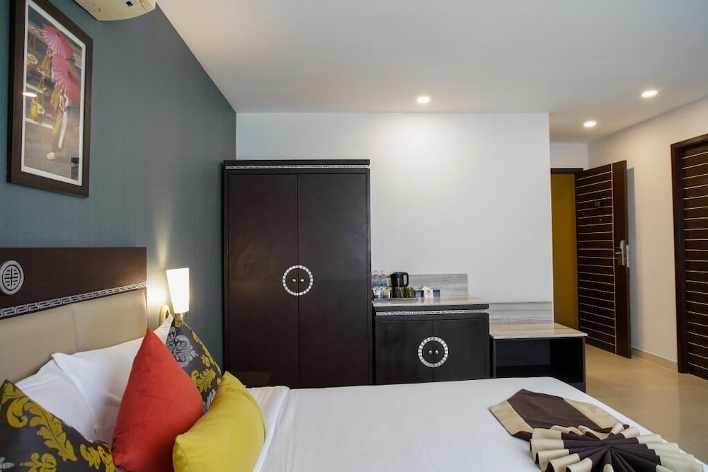 Mac Boutique Suites 51/69