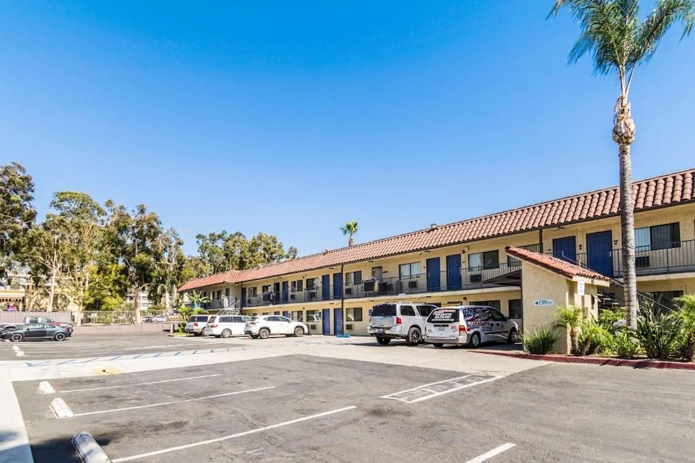 Motel6 Riverside, CA - UCR East 51/57